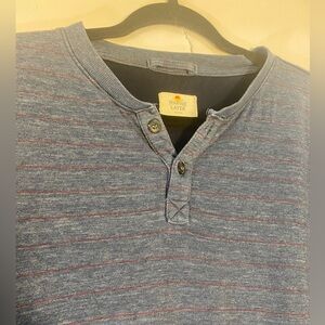 Marine Layer Men’s Long Sleeve Henley Shirt Blue w/Red Pin Stripe Size Medium